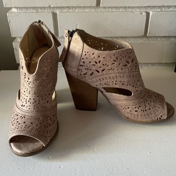 Not rated brand chunky heels. - Picture 2 of 6